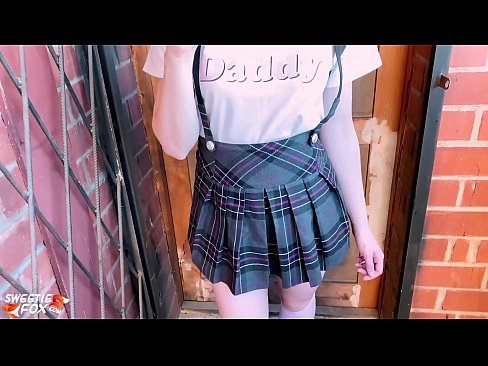 ❤️ Schoolgirl sûget har lul djip en neukt ynstee fan klassen. ️ Moaie porno by wy ❌️