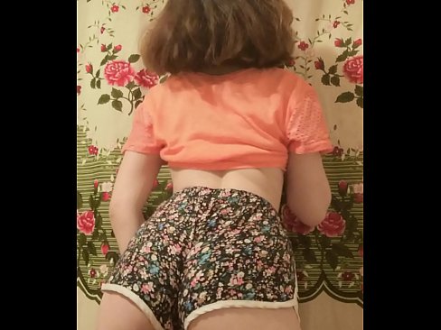 ❤️ Sexy jonge babe dy't har koarte broek op 'e kamera útstrielet ️ Moaie porno by wy ❌️