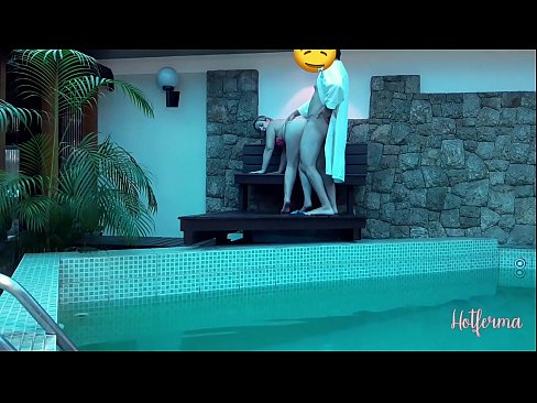 ❤️ Baas noeget faam nei it swimbad, mar koe net wjerstean in hot ️ Moaie porno by wy ❌️