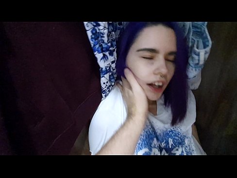 ❤️ Fûn myn suster yn 'e kast en holp har cum ️ Moaie porno by wy ❌️