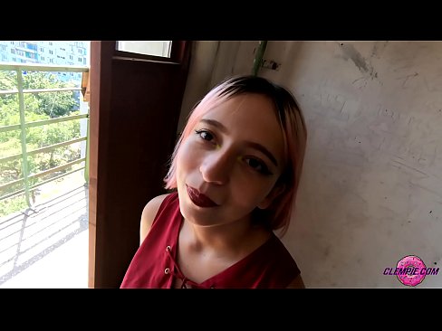 ❤️ Studint Sensual sûget in frjemdling yn 'e bûtenwrâld - Cum op syn gesicht ️ Moaie porno by wy ❌️